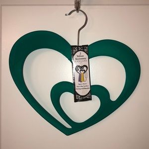 NWT - Heart accessory hangers